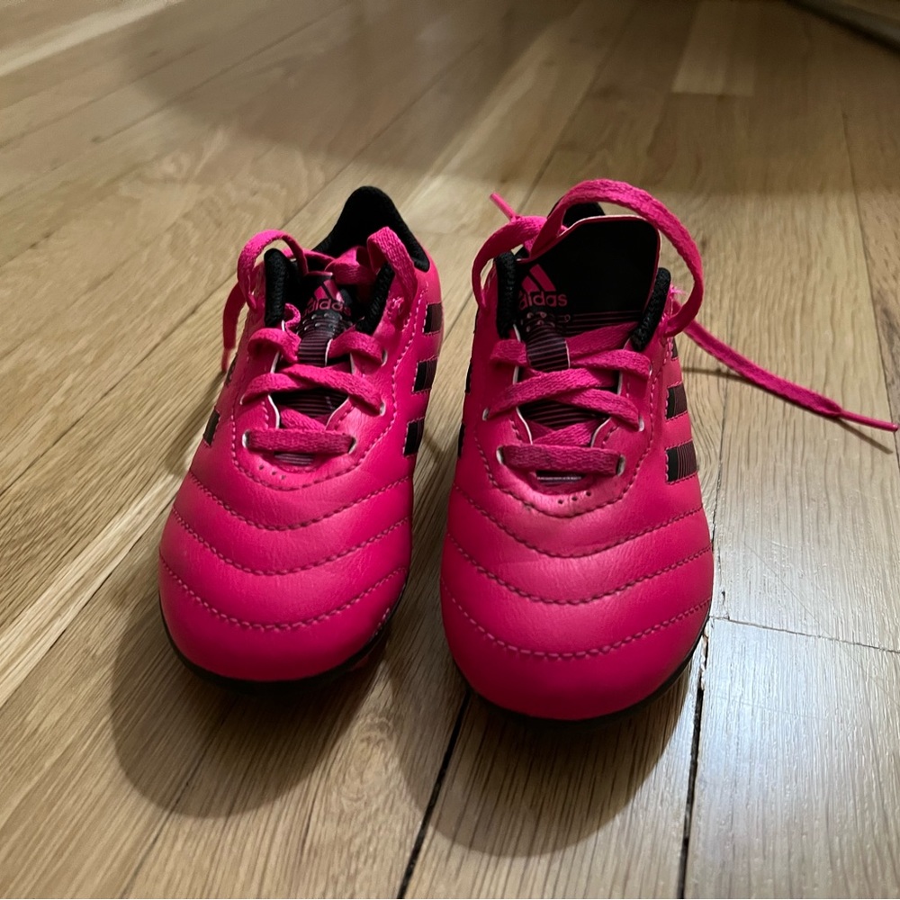Worn 2x girls pink Adidas soccer cleats US size 10